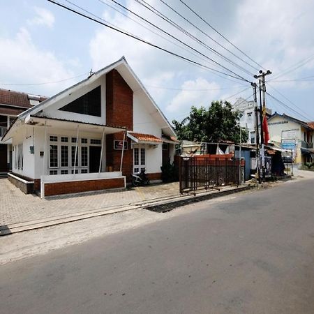 Reddoorz Near Moro Mall Purwokerto Exterior photo