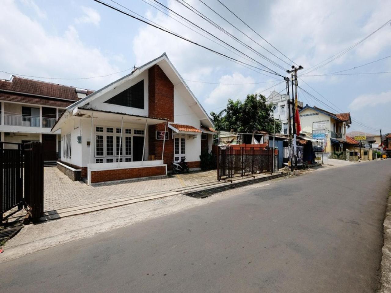 Reddoorz Near Moro Mall Purwokerto Exterior photo