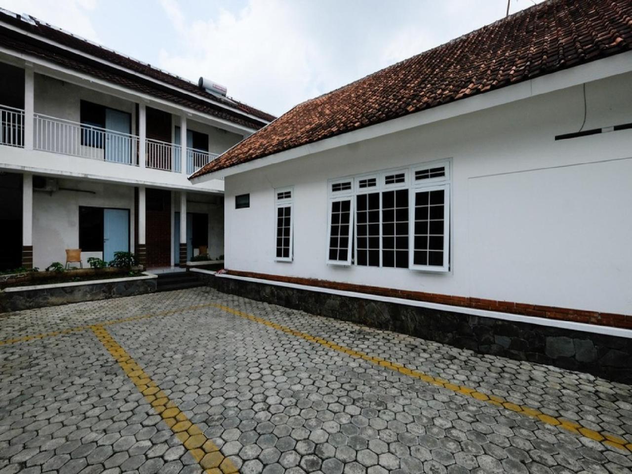 Reddoorz Near Moro Mall Purwokerto Exterior photo